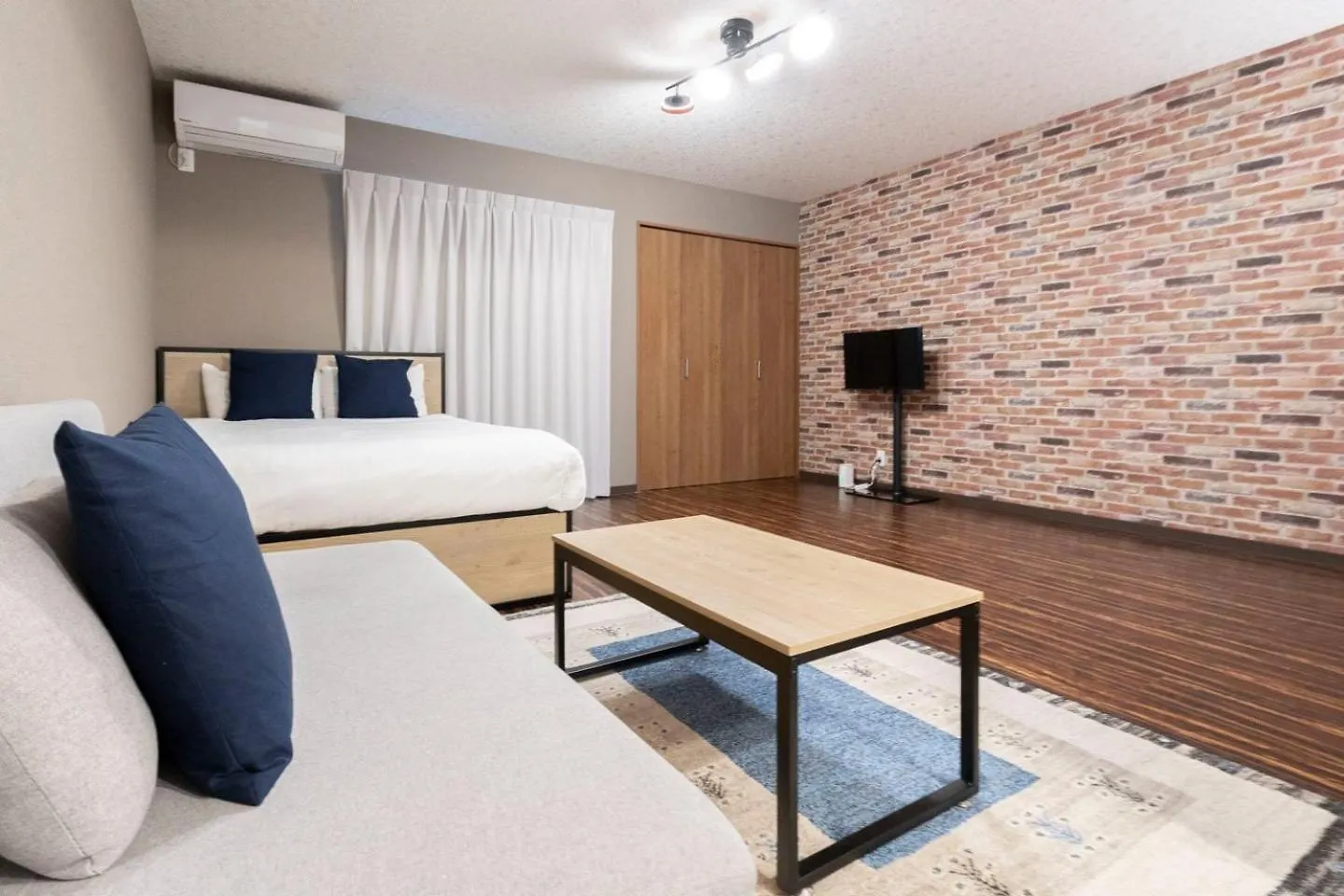 Osaka House Sinkan 0*,